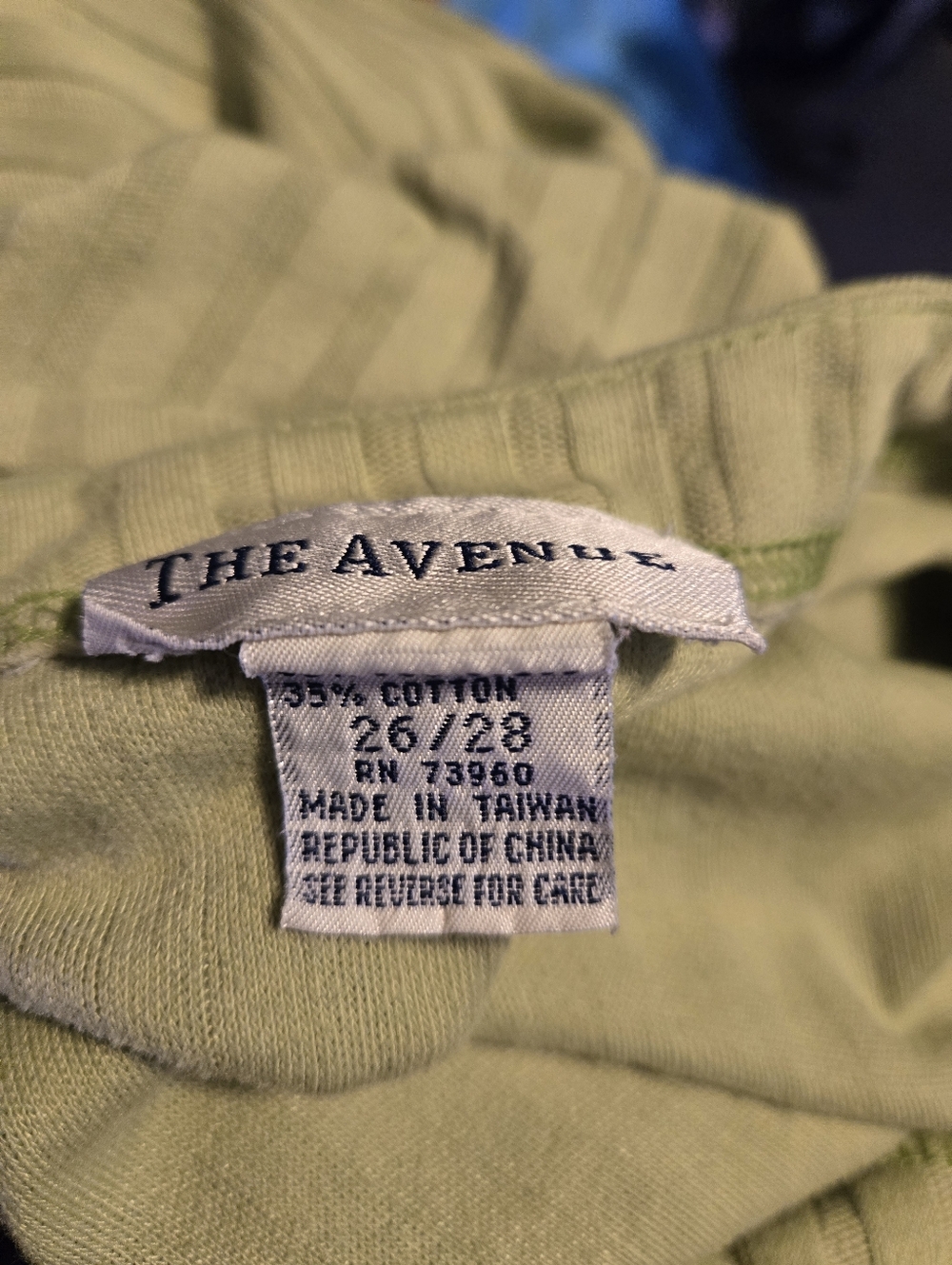The Avenue US Womens Plus Size 26/28 Pea Green Tunic Shirt Tshirt Stretchy - Picture 3 of 3